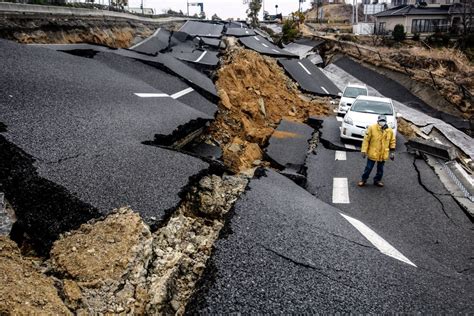 2011年東日本大地震：關於東日本大震災以及其對日本社會的深遠影響